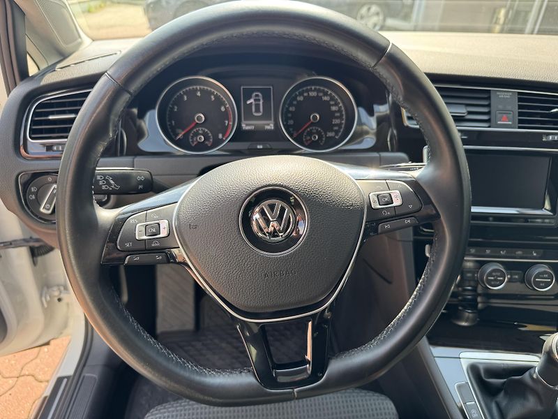 Volkswagen Golf (2014) 1.4TSI 103kW Highline - fotka 13 z 24