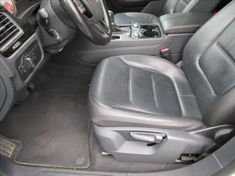 Volkswagen Touareg 3.0TDi V6  R-Line, 4x4, Bi-Xen - fotka 13 z 48