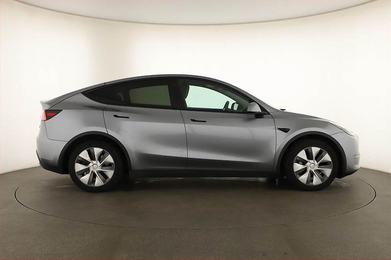 Tesla Model Y (2023) Long Range AWD 79kWh, SoH 92% - fotka 6 z 26