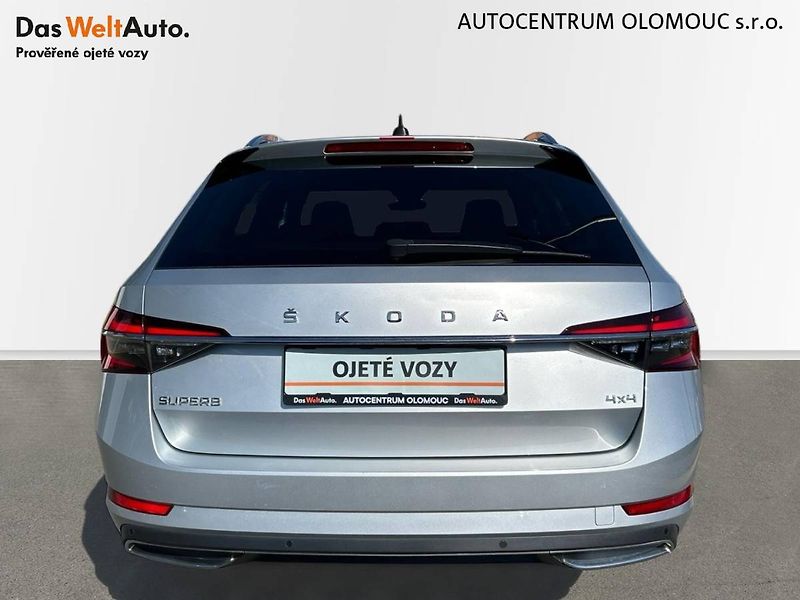 Škoda Superb (2021) kombi 2.0 TDI 7DSG 4x4 Laurin - fotka 33 z 35