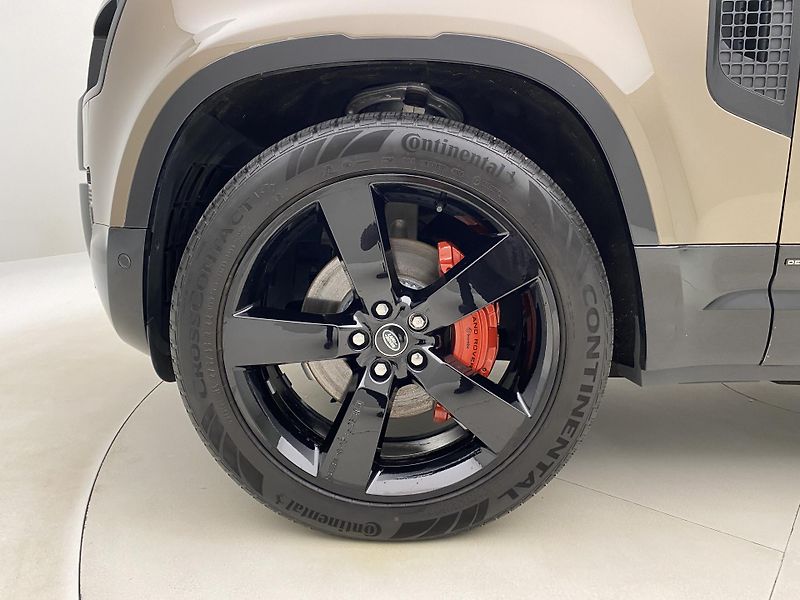 Land Rover Defender 110 D300 X-DYNAMIC AWD AUT CZ - fotka 35 z 49