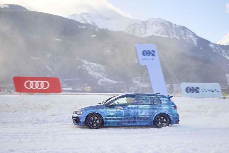 Volkswagen Golf R na akci Ice Race