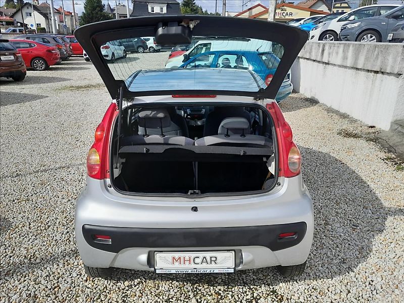 Peugeot 107 1,0i 50kW AUTOMAT - fotka 22 z 38