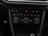 Volkswagen T-Roc 1,0 TSI Style Virtual 1.Maj. - náhled 21