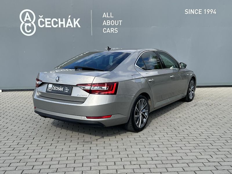 Škoda Superb (2017) 2,0TDi140kW Laurin&Klement DSG - fotka 5 z 42