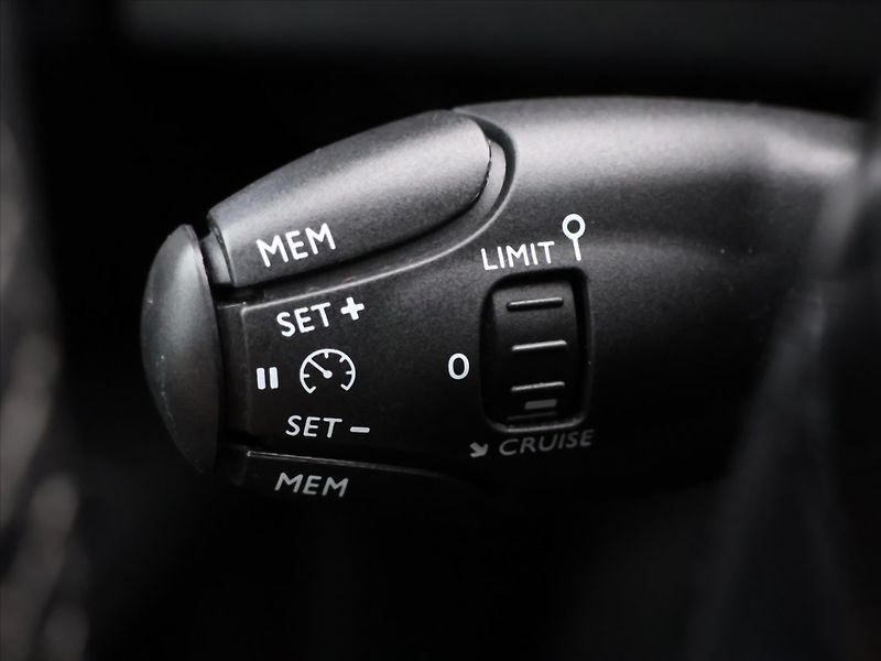 Peugeot 3008 1,5 HDi 96kW Allure CZ - fotka 17 z 31