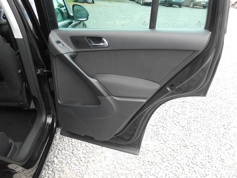 Volkswagen Tiguan 2.0TDi 103KW,,XENONY,DSG - fotka 18 z 40