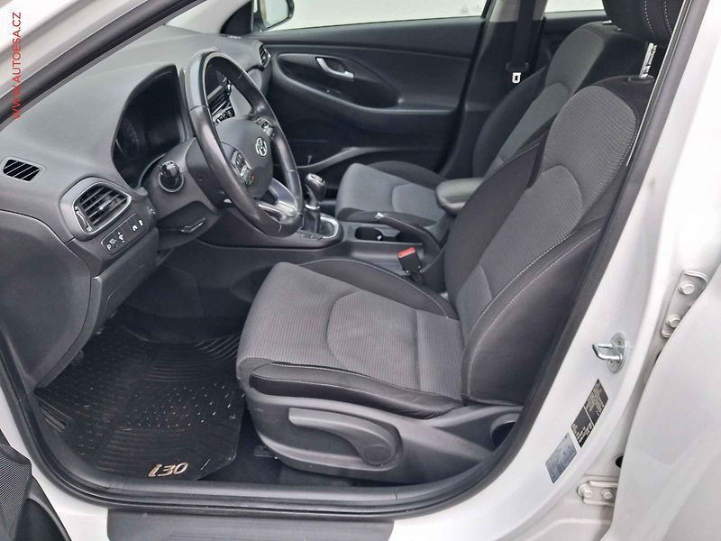 Hyundai i30 (2017) 1.6 CRDi, 1.maj,ČR, AC, tempo - fotka 9 z 18
