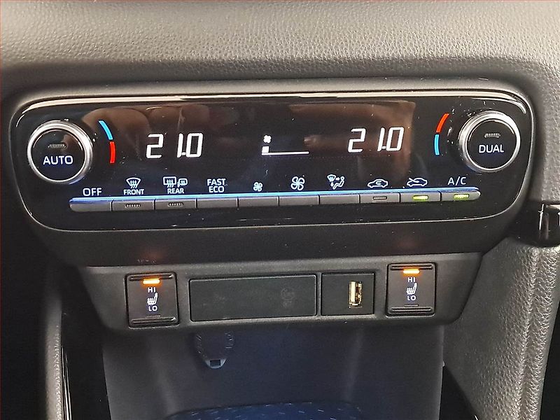 Toyota Yaris (2022) 1.5 VVT-i, Serv.kniha, Kůže - fotka 16 z 21