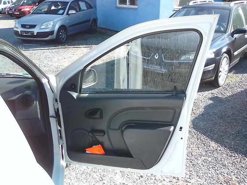 Dacia Logan (2011) Express 1.6i / 62 KW, závěs - fotka 19 z 39