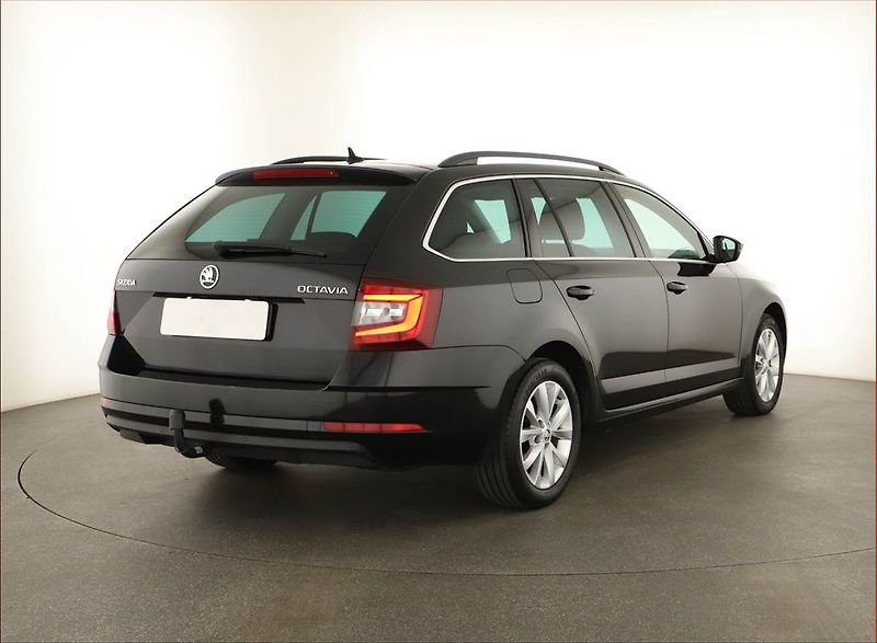 Škoda Octavia (2019) 1.6 TDI, Automat, Navi - fotka 5 z 21