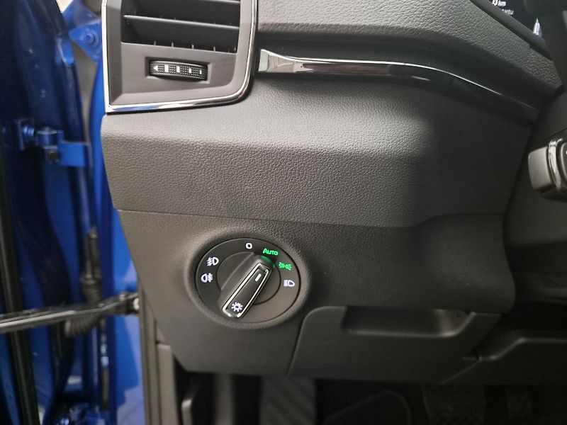 Škoda Karoq 1.5 TSI Top selection - fotka 14 z 25
