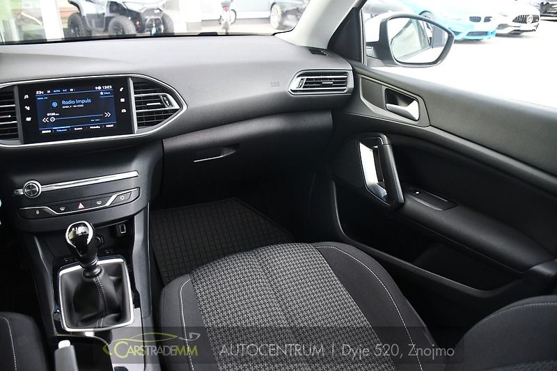 Peugeot 308 SW 1.5BlueHDi ACTIVE CARPLAY - fotka 22 z 47