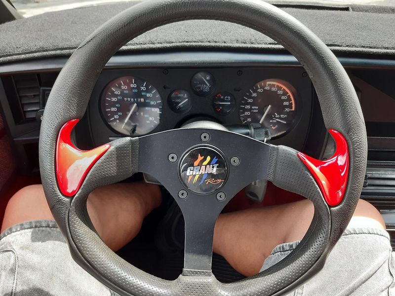 Chevrolet Camaro (1989) Z28 5,0V8 ConvertibleREZERVACE - fotka 17 z 28