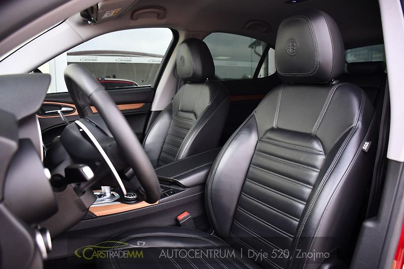 Alfa Romeo Stelvio 2.0 Q4 VELOCE - fotka 11 z 52