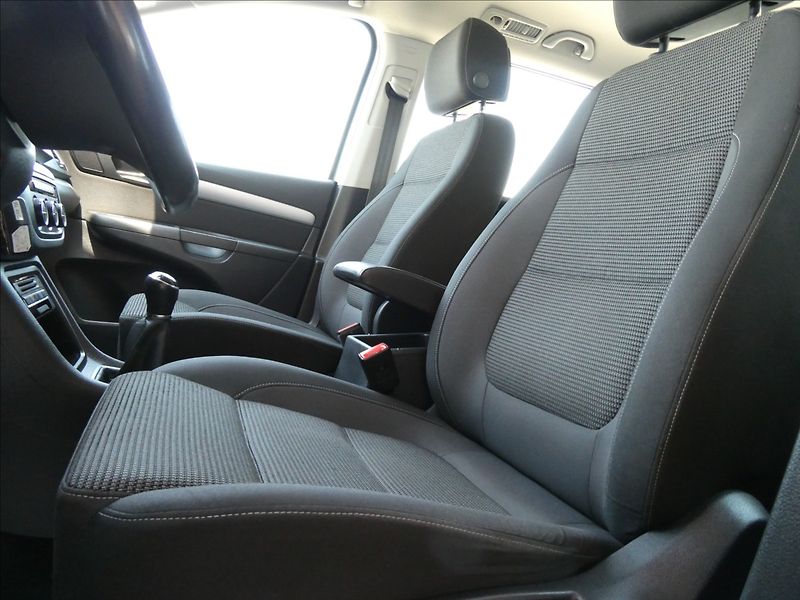 Volkswagen Sharan 2,0 TDi 110kW webasto, 2x kola - fotka 34 z 50