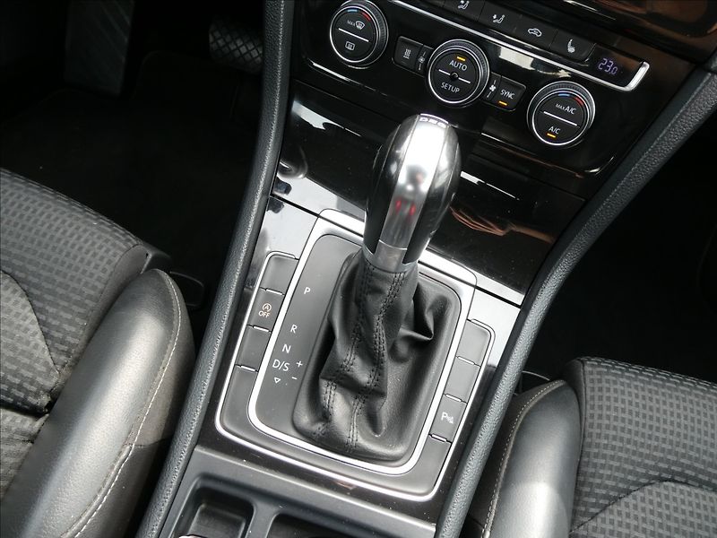 Volkswagen Golf 1,4 TSi 103kW DSG, webasto - fotka 29 z 42