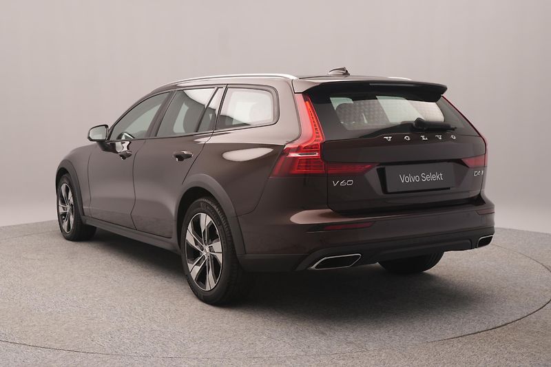 Volvo V60 CC D4 AWD MOMENTUM REZERVACE - fotka 8 z 43