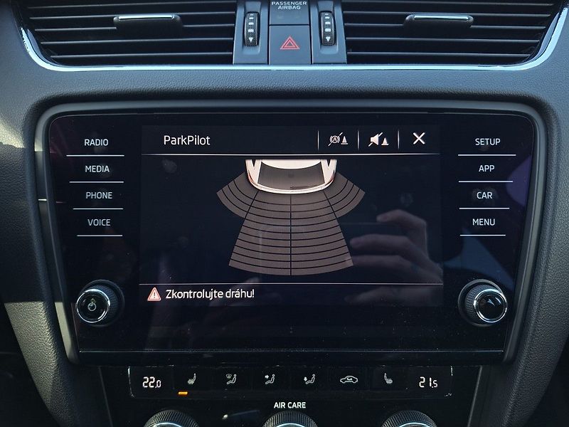 Škoda Octavia COMBI 2,0 TDI 150k M6 - fotka 23 z 25