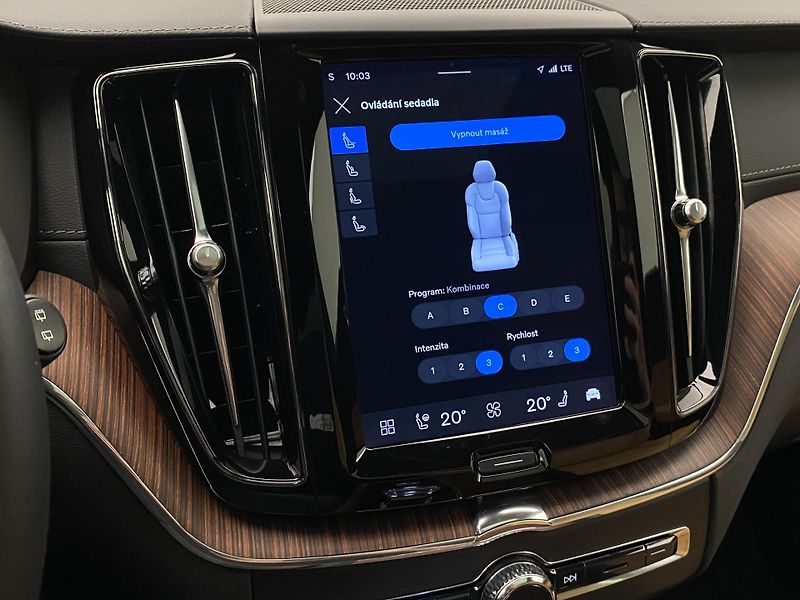 Volvo XC60 T6 AWD RECHARGE DARK ULTIMATE  - fotka 62 z 66