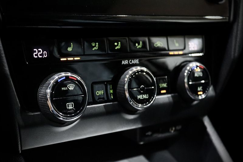 Škoda Octavia 3 FL Combi 1.4 TSI 110 kW - fotka 28 z 35