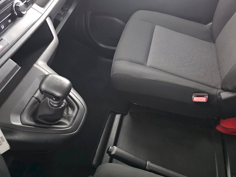 Toyota ProAce Verso (2024) 2.0D 140k L2 Combi 8 míst - fotka 17 z 27