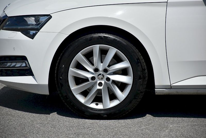 Škoda Superb (2019) Style 2.0 TDI 140kW DSG - fotka 34 z 34