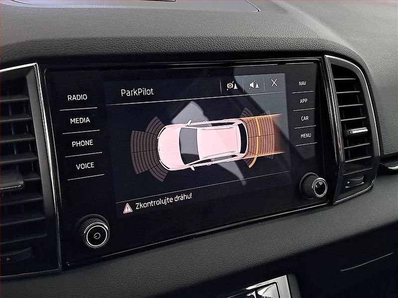 Škoda Karoq (2019) Style 1.6 TDI, ČR,1.maj - fotka 18 z 18