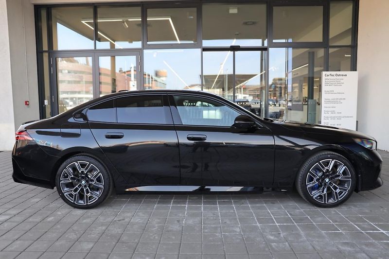 BMW Řada 5 540d xDrive Sedan - fotka 4 z 18