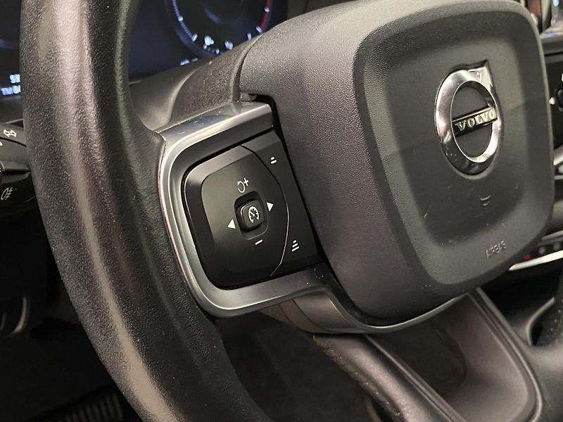 Volvo XC40 D3 MOMENTUM AUT  - fotka 19 z 45