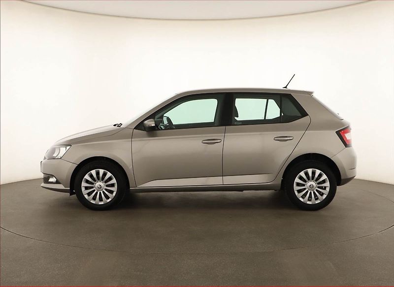Škoda Fabia (2018) 1.0, Serv.kniha, Park. senzory - fotka 3 z 14