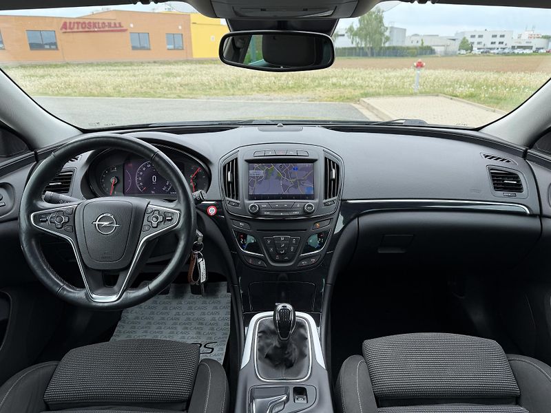 Opel Insignia 1.6 SIDI XENON NAVIGACE TAŽNÉ - fotka 12 z 48