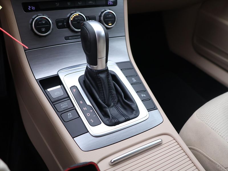 Volkswagen Passat 2,0 TDI 103kW DSG Xenon Navi - fotka 23 z 32