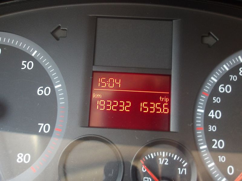 Volkswagen Caddy 1,4i ČR 1.MAJITEL !!! - fotka 26 z 37
