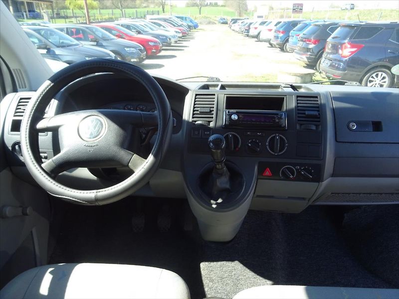 Volkswagen Caravelle 2,5 TDi 96 Kw 9 Míst - fotka 13 z 25