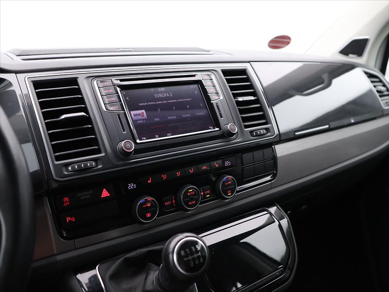 Volkswagen Multivan 2.0 TDI 150kW 7-Míst Tažné 1.M - fotka 17 z 25