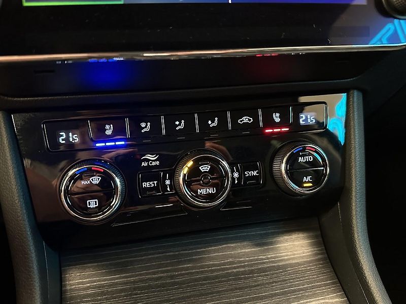 Škoda Superb (2020) Combi Premium 4x4 2.0 TDI 147 - fotka 29 z 32