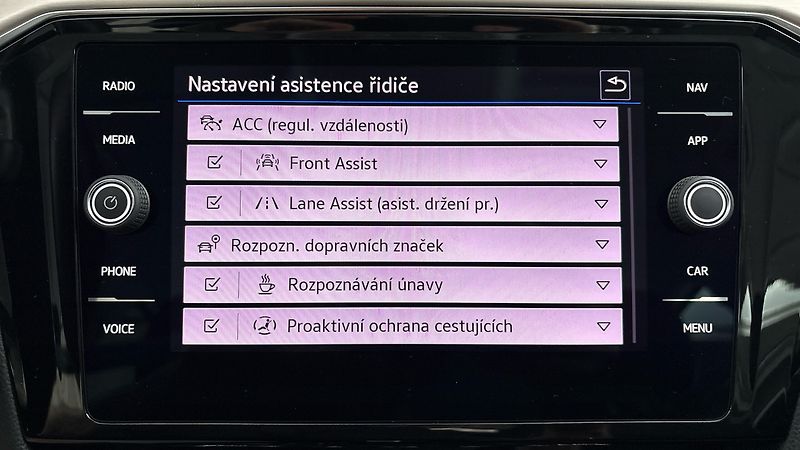 Volkswagen Passat 2.0 TDI DSG 4MOTION Elegance V - fotka 25 z 27