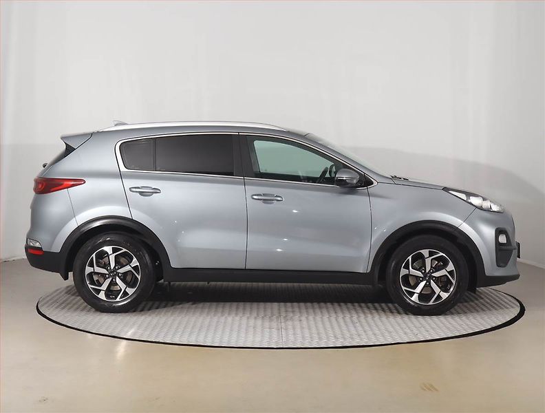 Kia Sportage (2020) 1.6 T-GDI, Automat, Serv.kniha - fotka 6 z 24