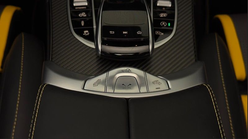 Mercedes-Benz Třídy C 63S AMG V8 Cab Final Edition - fotka 31 z 34