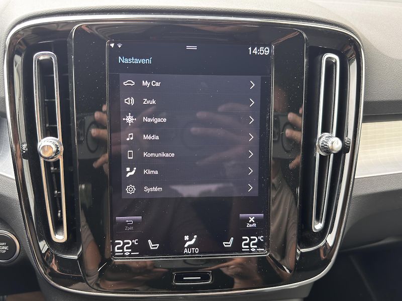 Volvo XC40 T2 FWD MOMENTUM // 1. maj. - fotka 32 z 41