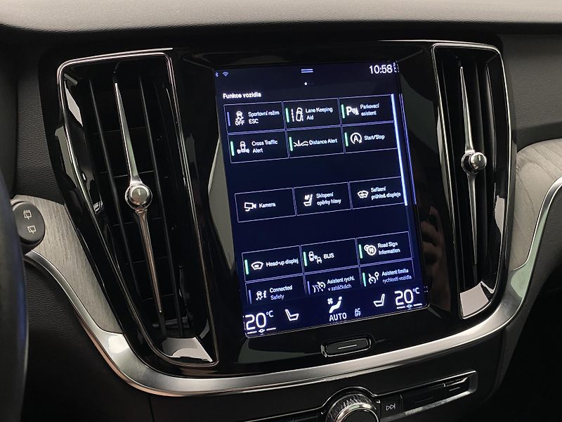 Volvo V60 CC B5 AWD MOMENTUM AUT - fotka 41 z 53