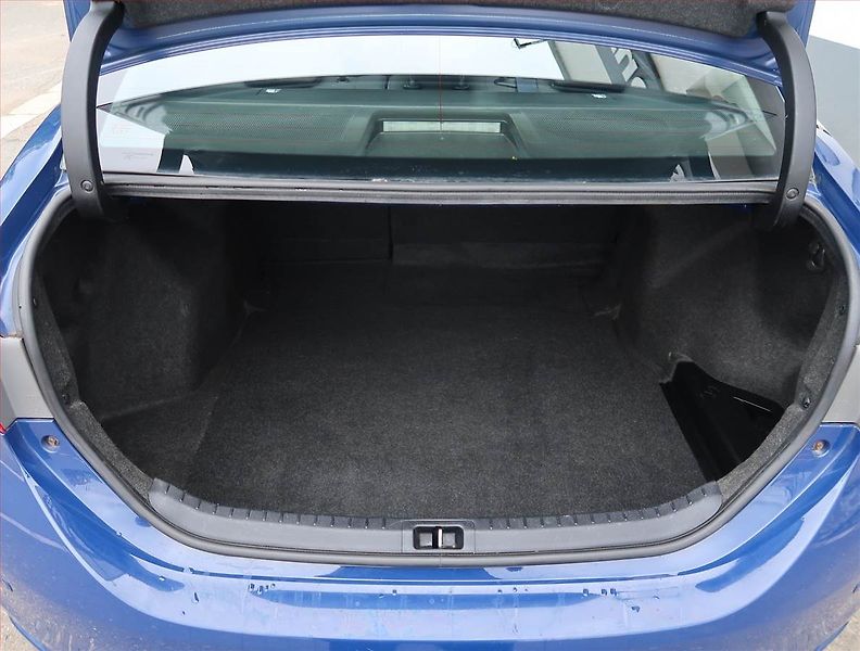 Toyota Corolla (2014) 1.6 Valvematic, Tempomat - fotka 13 z 17