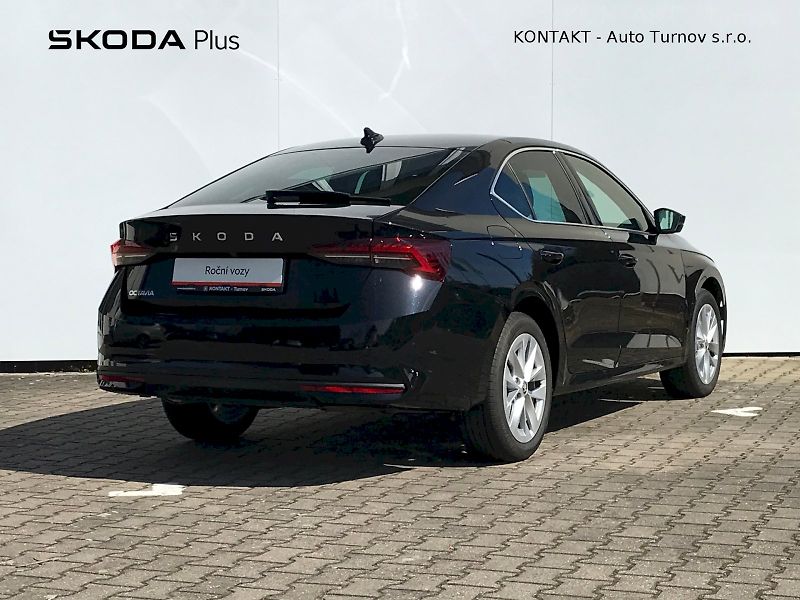 Škoda Octavia (2025) TOP SELECTION 1,5 TSI MATRIX - fotka 2 z 22