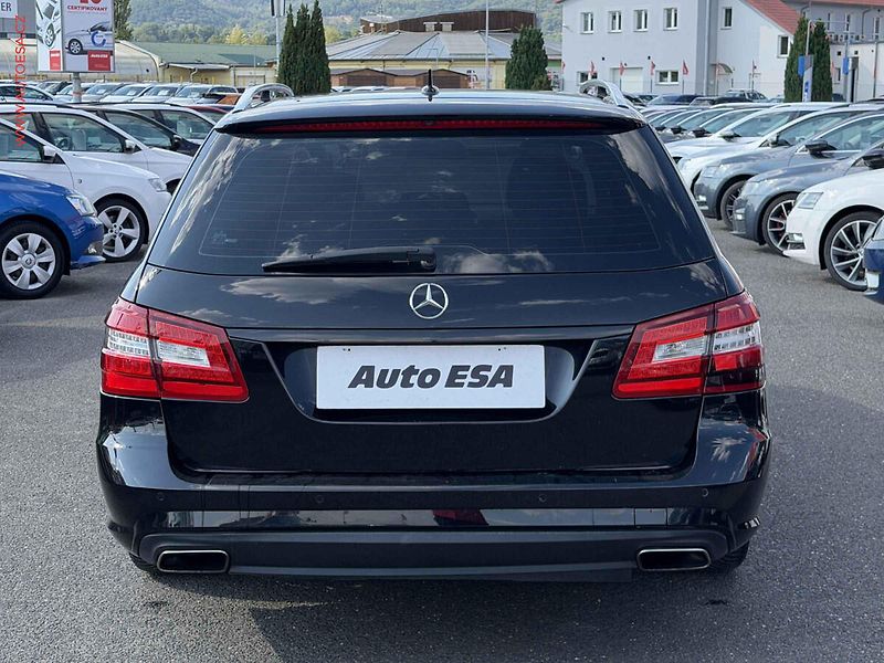 Mercedes-Benz Třídy E (2010) 350CDi 4Mat, kůže, autoAC - fotka 5 z 24
