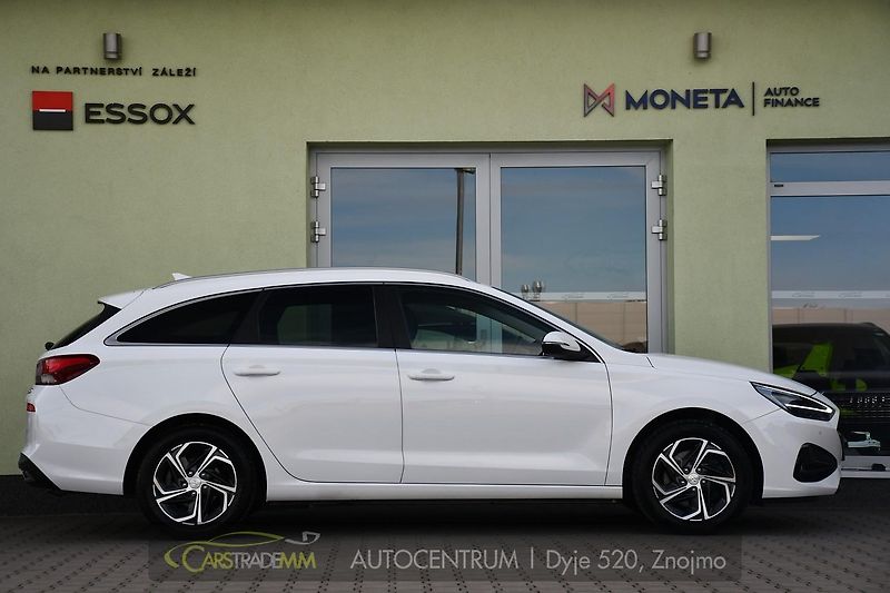 Hyundai i30 1,6CRDi STYLE AUTOMAT - fotka 6 z 48