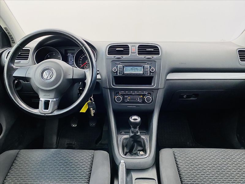 Volkswagen Golf 1,6 TDI 77kW - fotka 9 z 22