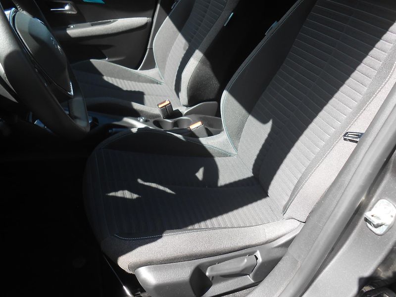Peugeot 208 FULL LED, AUTOMAT,8 rychlostí - fotka 25 z 35