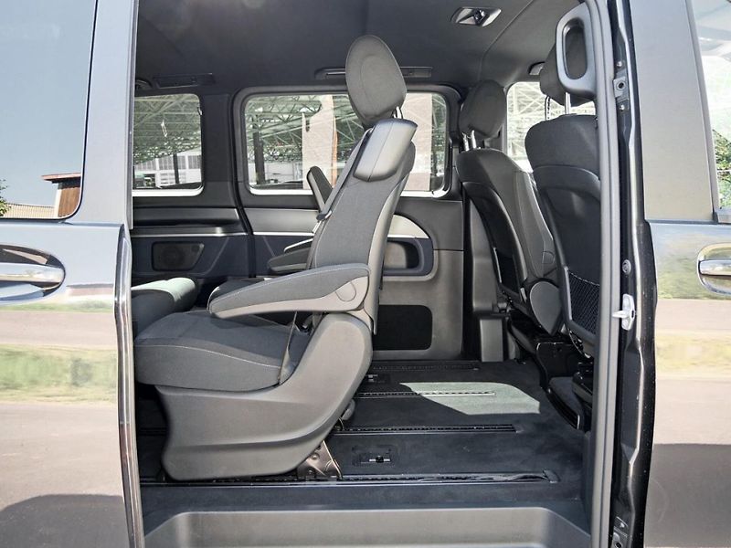 Mercedes-Benz EQV 300 L Distronic Easy-Pack 360 - fotka 8 z 17
