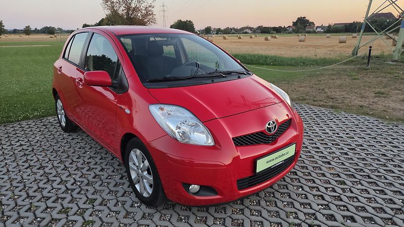Toyota Yaris (2011) 1.0 VVT-i, 51 kW, klima, CZ - fotka 3 z 17
